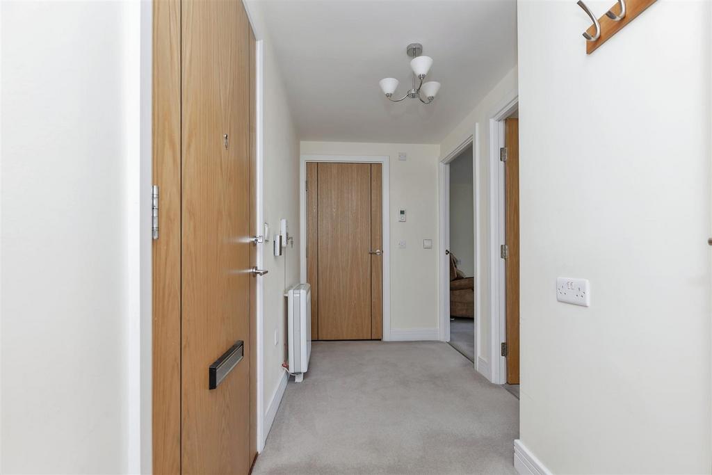 Hallway 2.jpg