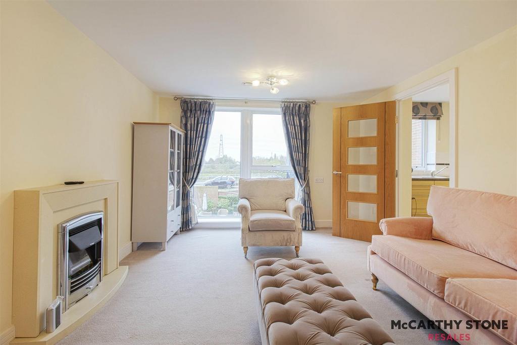 10 living room.jpg