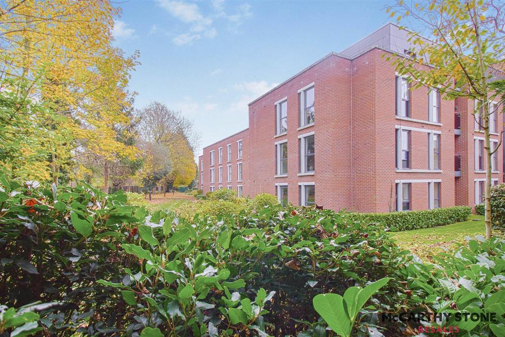 25 exterior back gardens.jpg