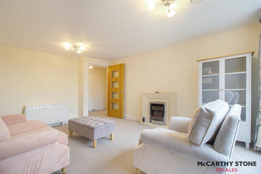 13 living room.jpg