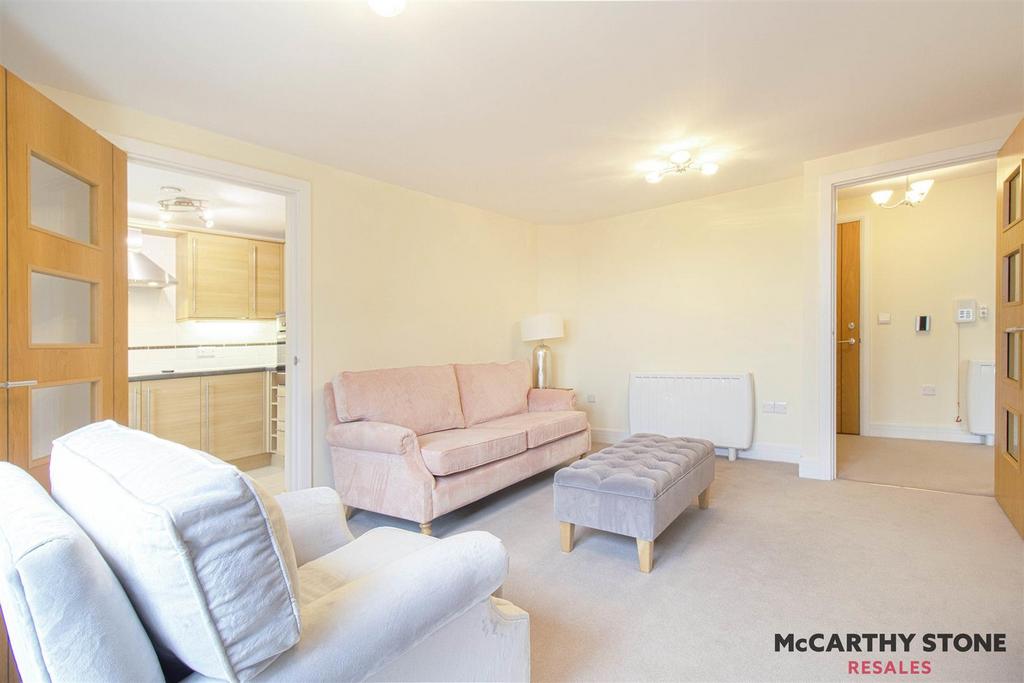 14 living room.jpg