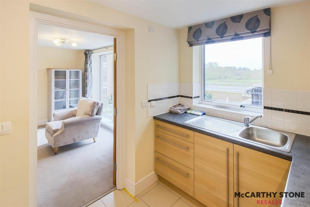 15 kitchen.jpg