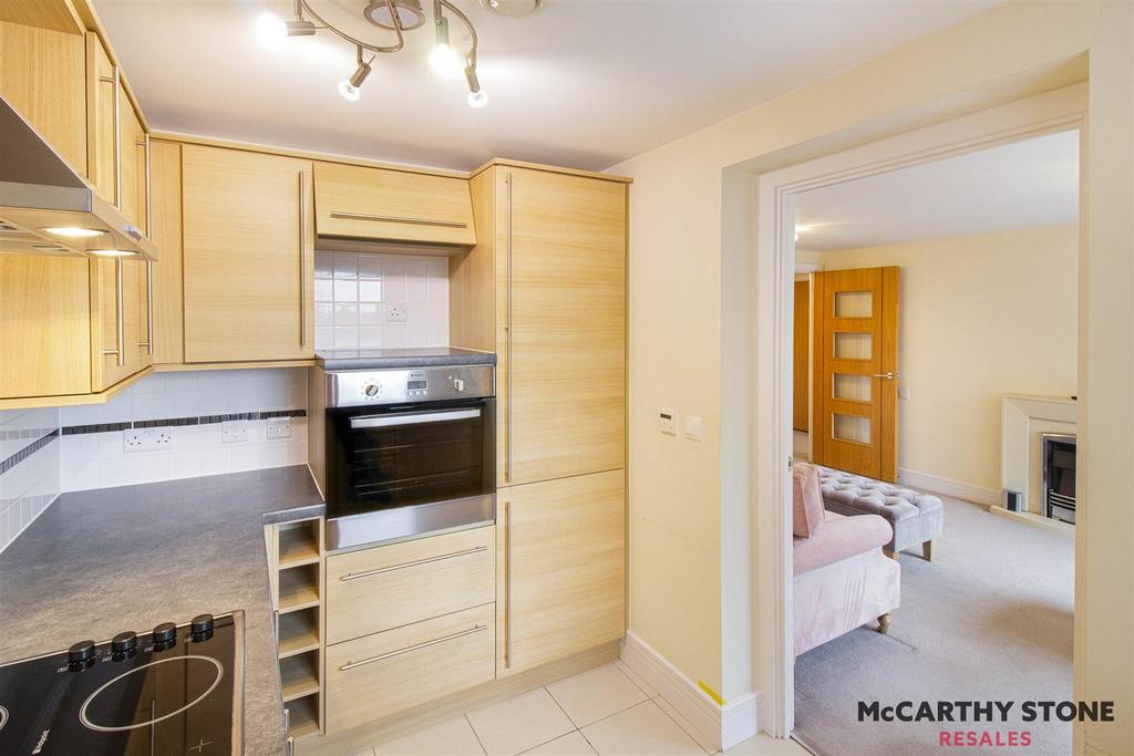 16 kitchen.jpg