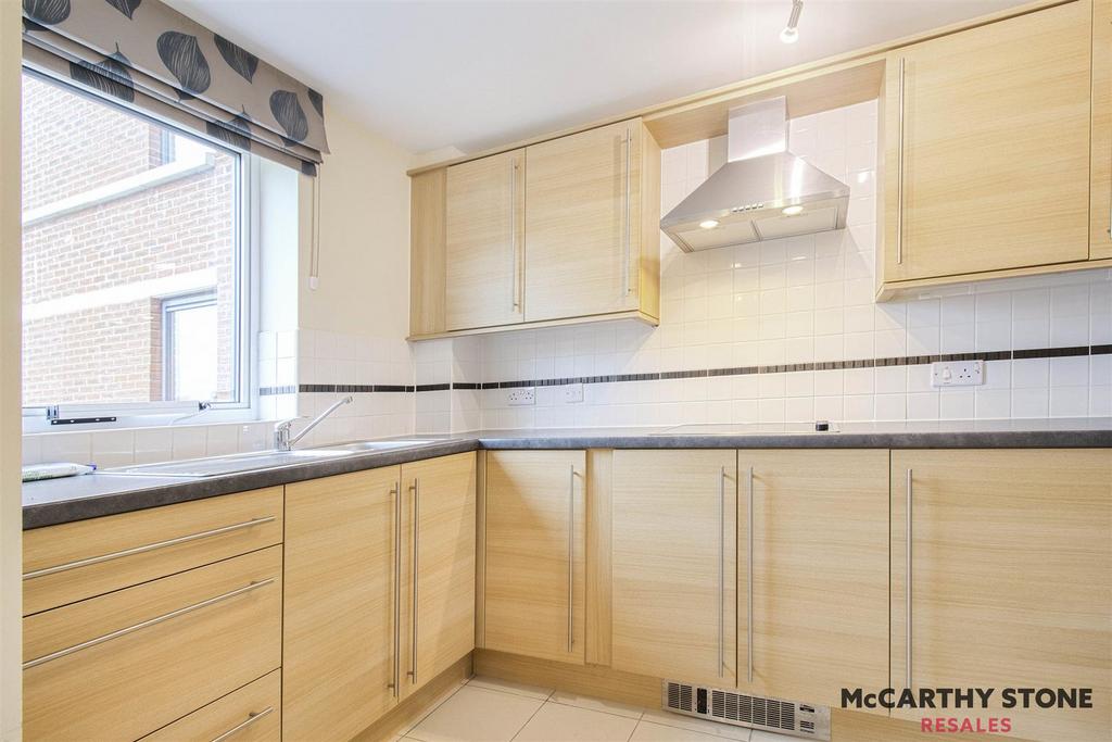 18 kitchen.jpg