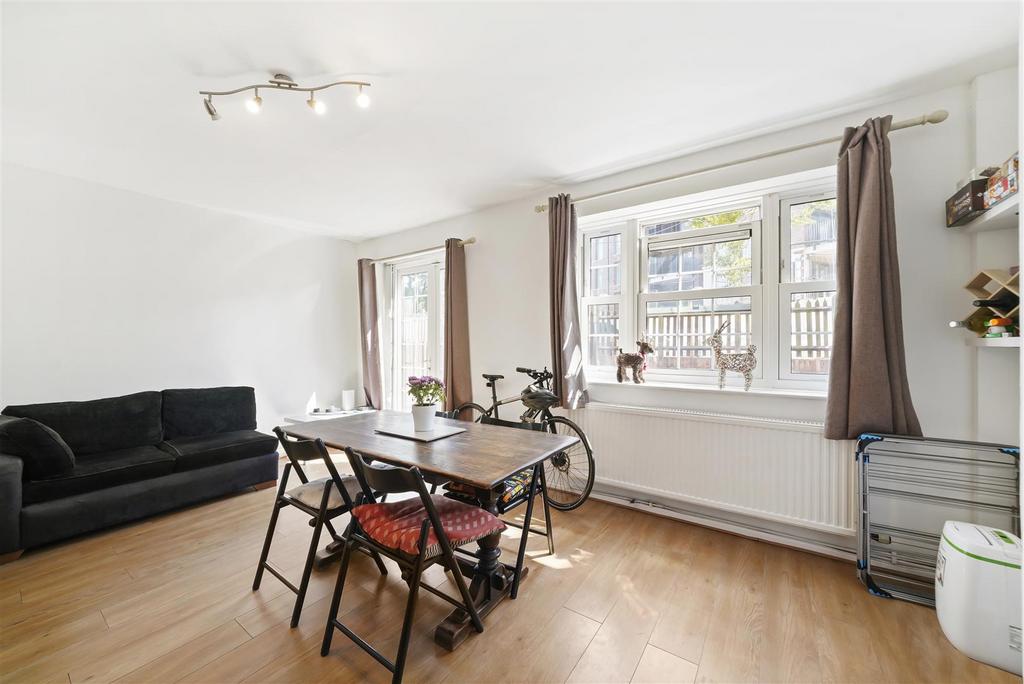 Worsopp Drive, Clapham Common, London 3 bed property for sale £450,000