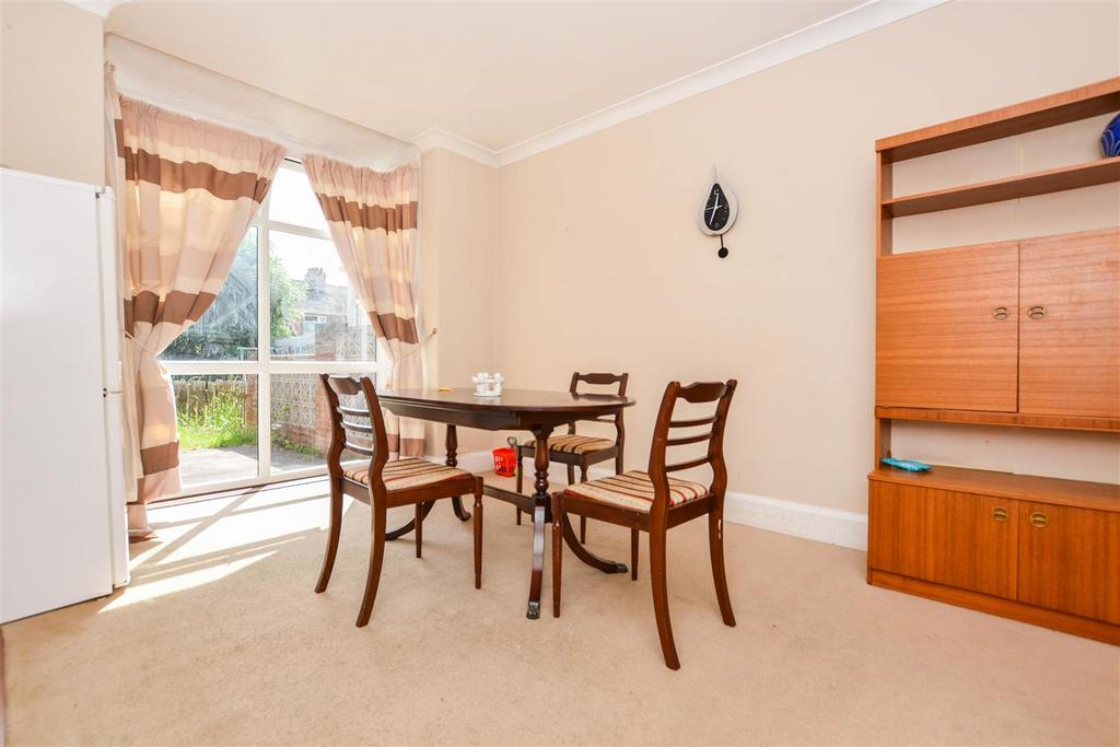 Auckland Road, Scunthorpe 3 bed semidetached house £155,000