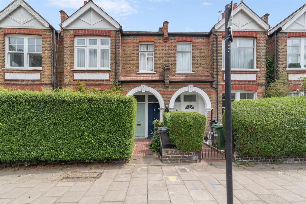Emlyn Road, London, W12 3 bed flat for sale £550,000