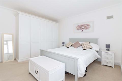 134 Alinora Crescent, Goring By Sea, Worthing, BN12 4HJ