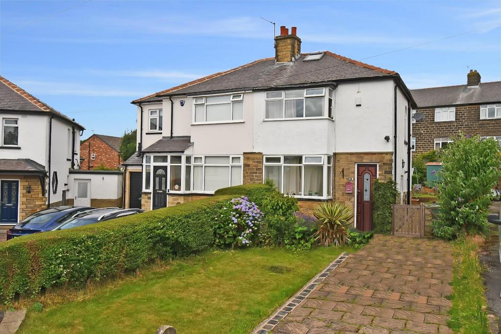The Grove, Yeadon, Leeds 2 bed semidetached house for sale £224,950