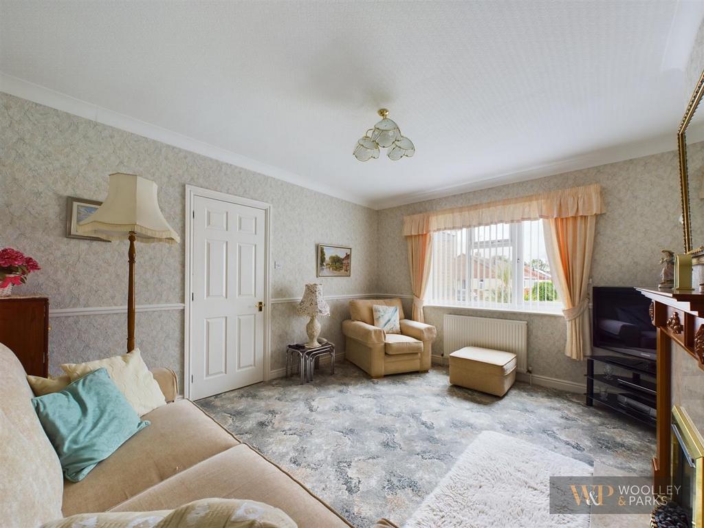 Manor Close, Driffield 2 bed semidetached bungalow for sale £200,000
