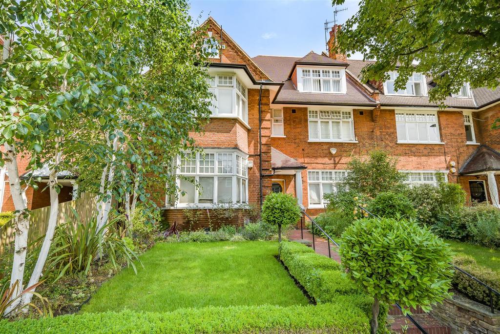 Bracknell Gardens, Hampstead, NW3 2 bed flat £1,195,000