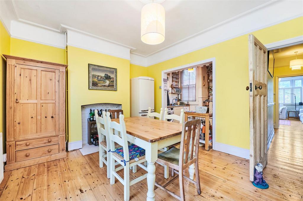 James Anderson - Temple Sheen Road London SW14 7 PY