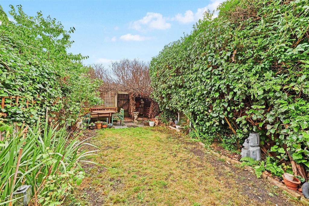 James Anderson - Temple Sheen Road London SW14 7 PY