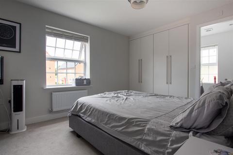 8 Emerald Way, Irthlingborough, Wellingborough, NN9 5GU