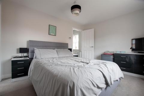 8 Emerald Way, Irthlingborough, Wellingborough, NN9 5GU