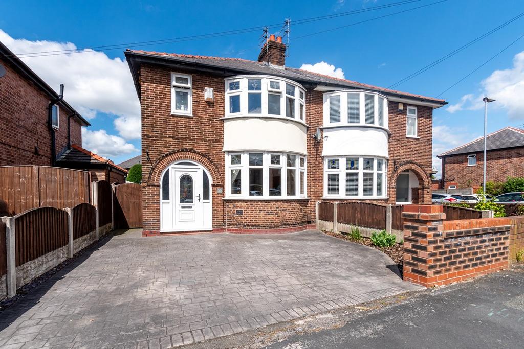 Bruche Drive, Padgate, Warrington, WA1 3 bed semidetached house for