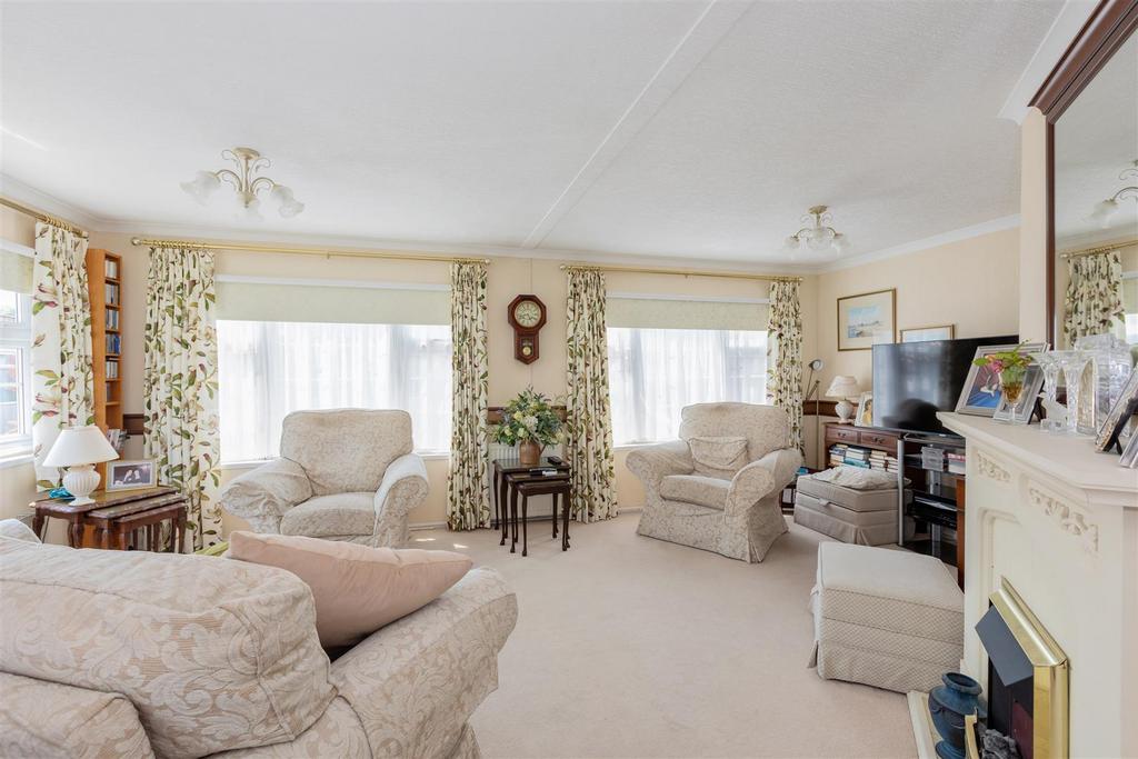 Marlow Road, HenleyOnThames RG9 2 bed detached bungalow for sale £