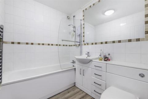 23 Dunnymans Road, Banstead, SM7 2BZ