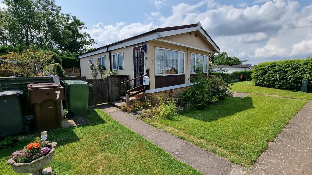 The Lawns, Wythall 2 bed park home for sale £100,000