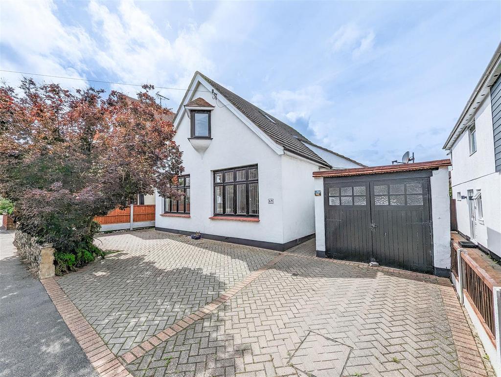 FERNLEIGH DRIVE, LeighOnSea 3 bed detached house for sale £575,000