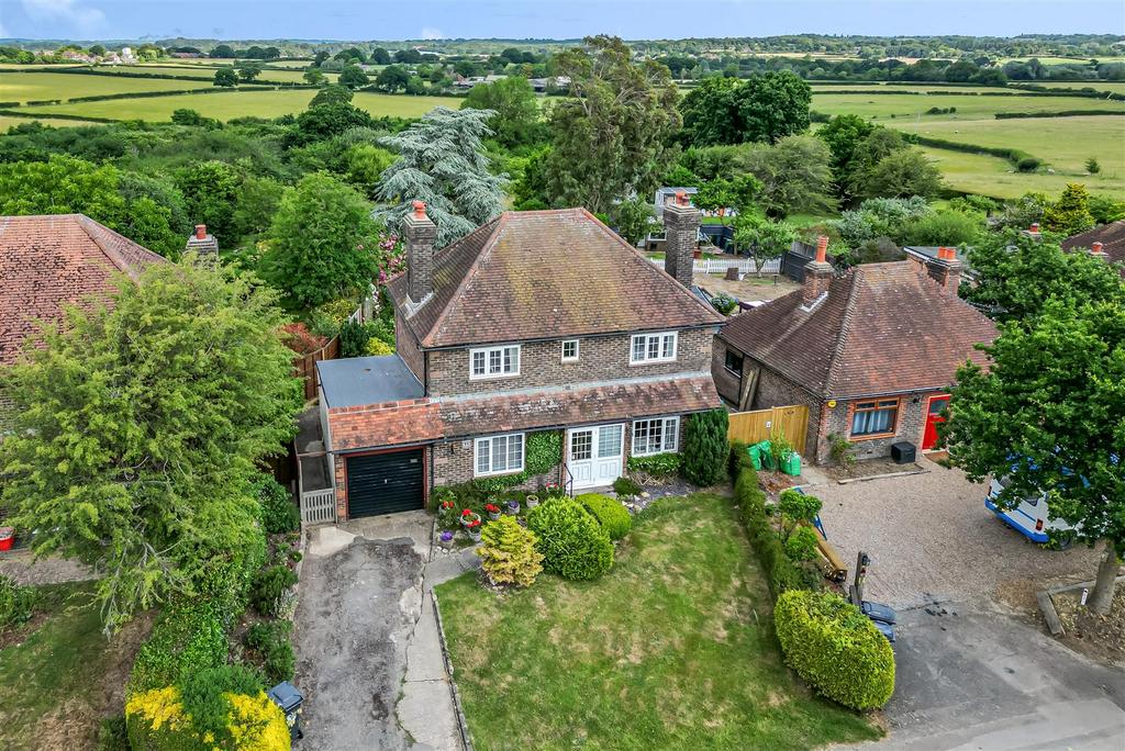 Marshfoot Lane, Hailsham 3 bed detached house for sale £549,000