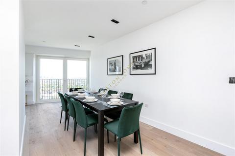 3 bedroom flat for sale, Keybridge Tower, 1 Exchange Gardens, Vauxhall ,London, SW8