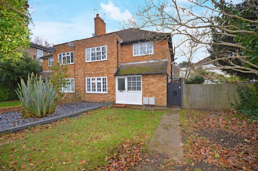 Cambridge Road, Teddington 2 bed maisonette to rent - £2,195 pcm (£507 pw)