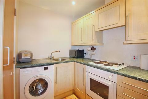 2 bedroom flat for sale, Leecrest House, Doncaster Road, Barnsley