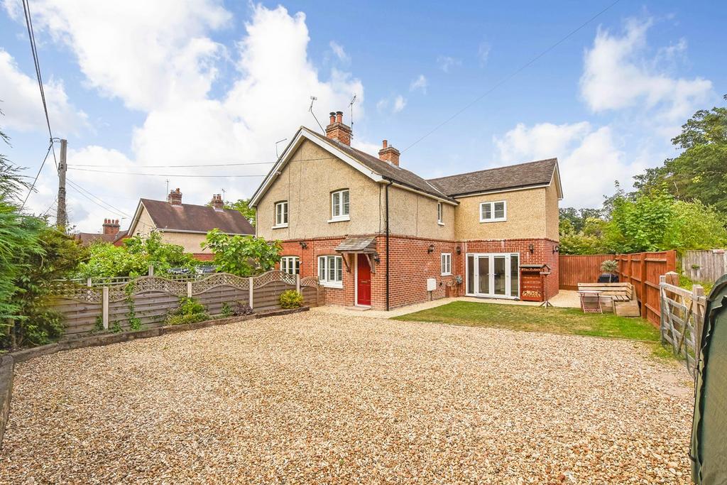 Clay Hill, Lyndhurst, SO43 3 bed semidetached house for sale £490,000