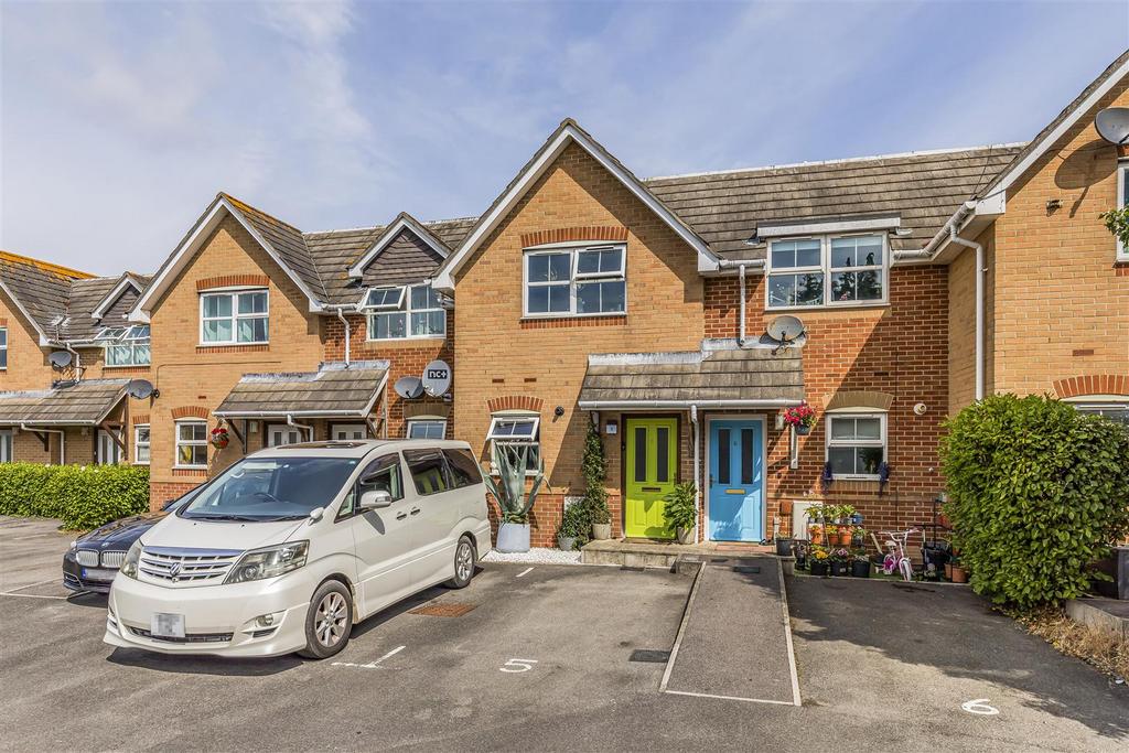 Barham Close, Bournemouth 2 bed terraced house for sale £