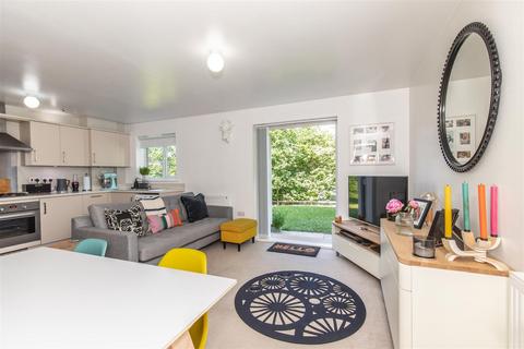2 bedroom flat for sale, Sand Ridge, Ridgewood, Uckfield