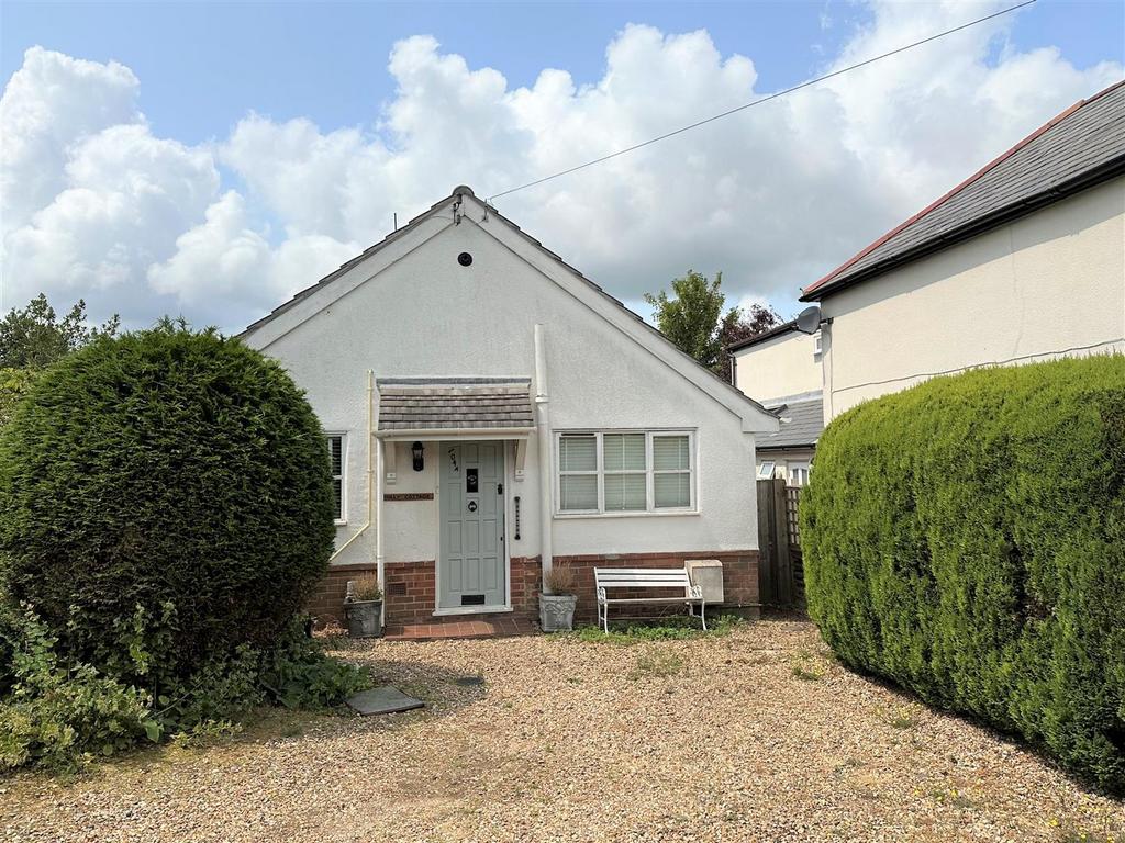 Weydon Hill Road, Farnham 4 bed detached bungalow £700,000