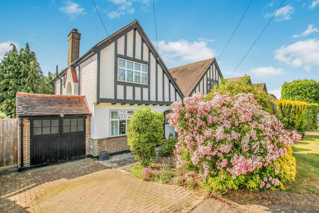 Weald Close, Brentwood 3 bed semidetached house for sale £725,000
