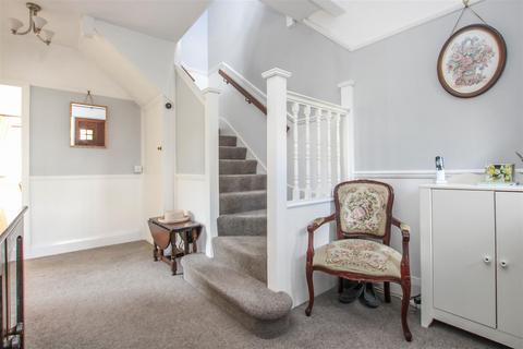 1 Weald Close, Brentwood, CM14 4QU