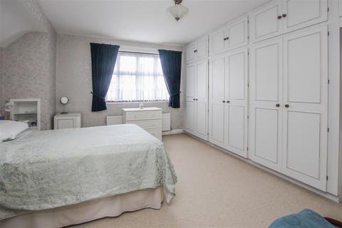 1 Weald Close, Brentwood, CM14 4QU