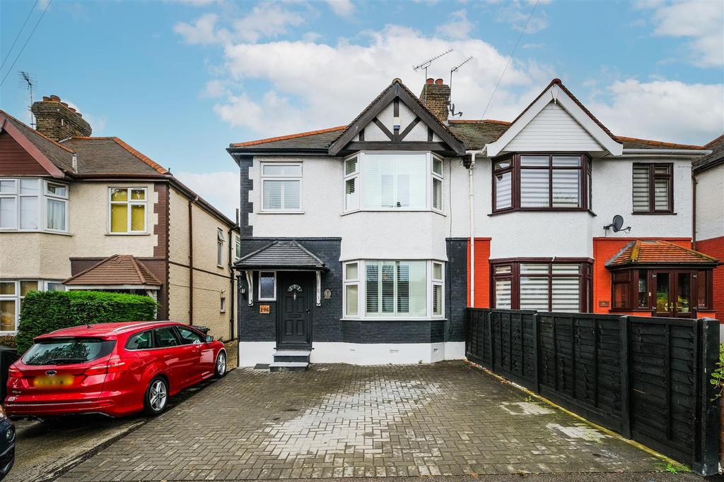 Kings Head Hill, North Chingford 3 bed semidetached house for sale £