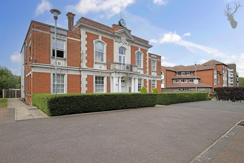 The Ridgeway, Chingford E4 2 bed ground floor flat for sale £425,000