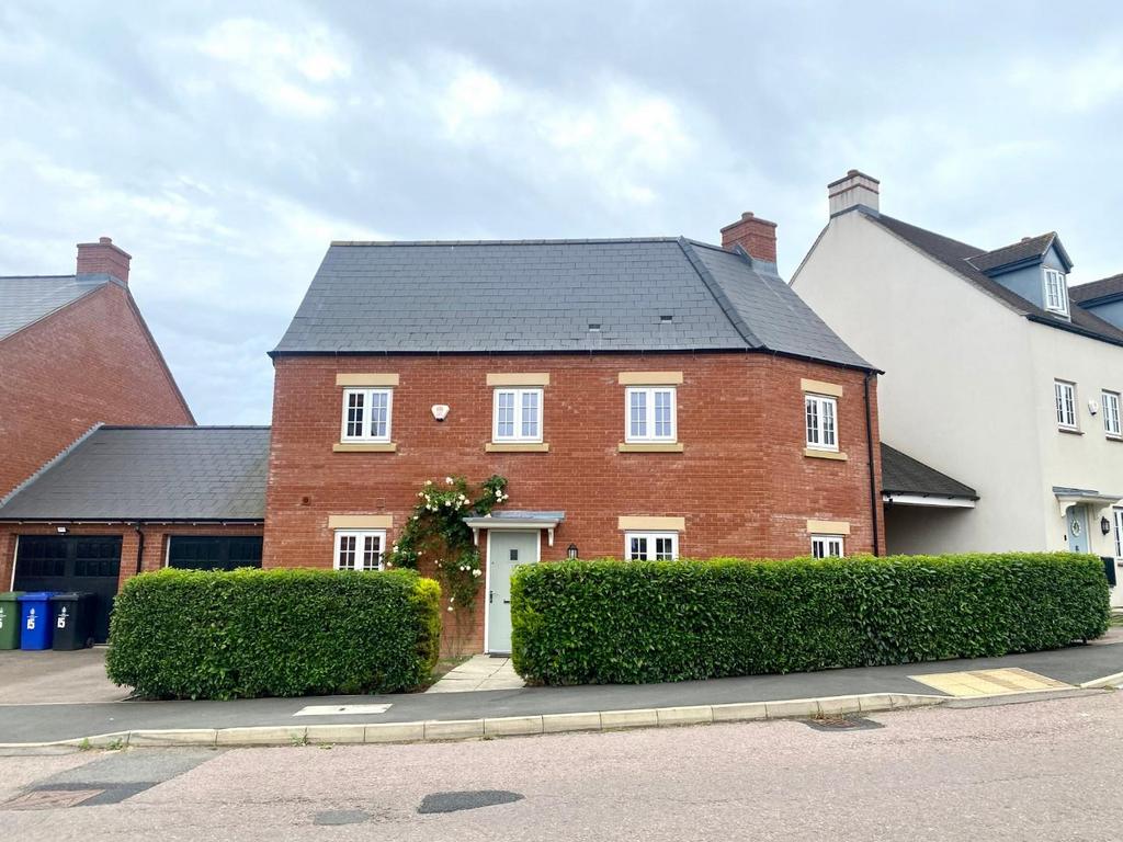Poppyfield Road, Wootton Fields, Northampton NN4 3 bed detached house