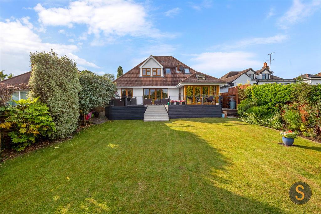 Toms Lane, Kings Langley 4 bed detached house for sale £900,000