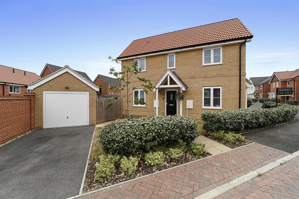 Redwood Drive, Bury St. Edmunds 3 bed link detached house for sale £