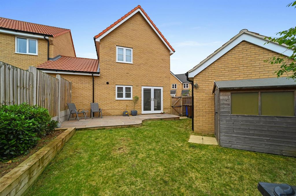 Redwood Drive, Bury St. Edmunds 3 bed link detached house for sale £