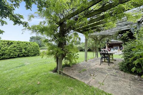 10 bedroom cottage for sale, Banbury Road, Lighthorne