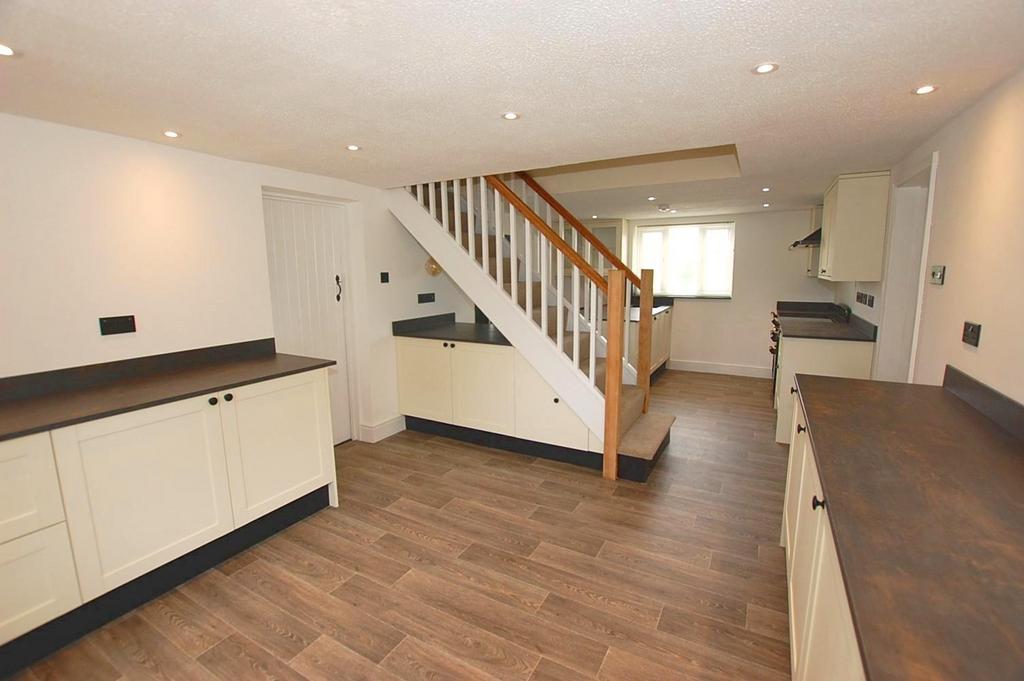 Bradfield, North Walsham, Norfolk 5 bed cottage to rent £1,600 pcm (£