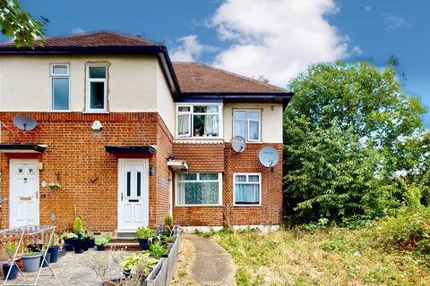 66 Grantham Gardens, Chadwell Heath, Romford, RM6 6HJ