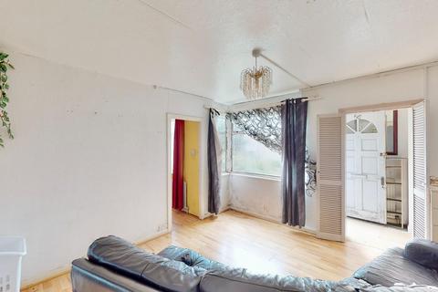 66 Grantham Gardens, Chadwell Heath, Romford, RM6 6HJ