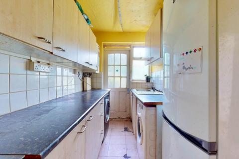 66 Grantham Gardens, Chadwell Heath, Romford, RM6 6HJ