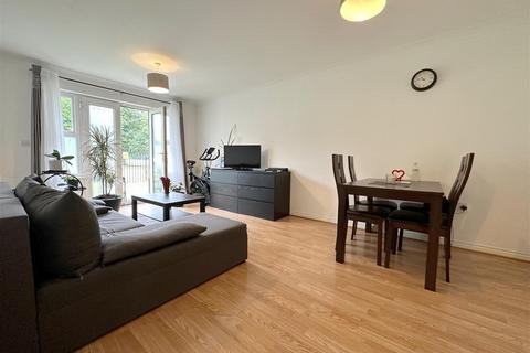 2 bedroom flat for sale, Cobham Close, Enfield