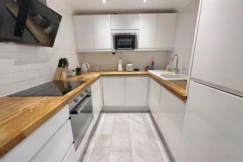 Flat 5, 10 Bradburne Road, Bournemouth, BH2 5ST