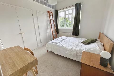 Flat 5, 10 Bradburne Road, Bournemouth, BH2 5ST