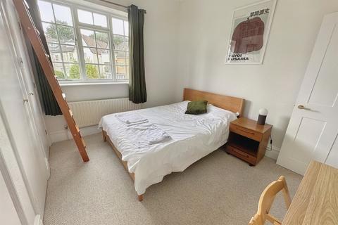 Flat 5, 10 Bradburne Road, Bournemouth, BH2 5ST